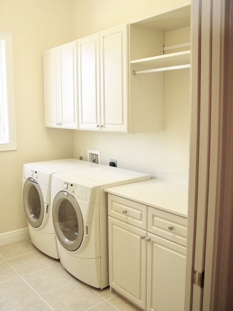 Laundry Cabinets & Drip Dry