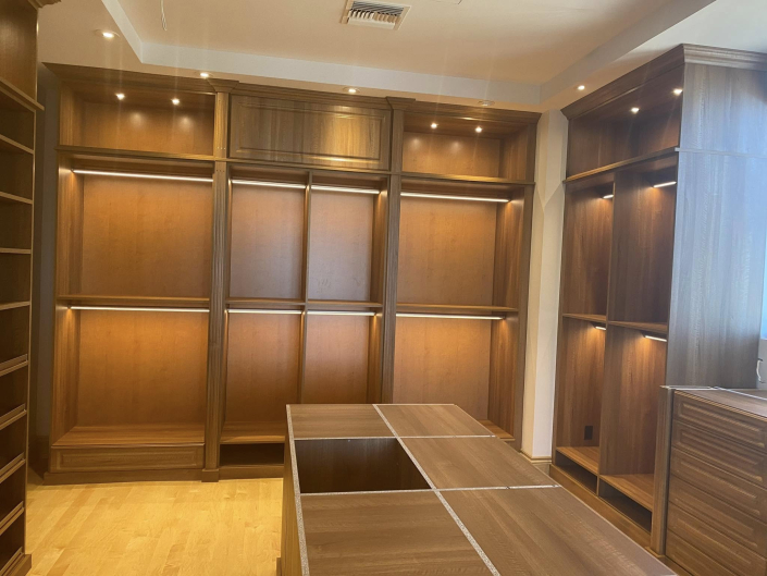 Traditional Closet 2